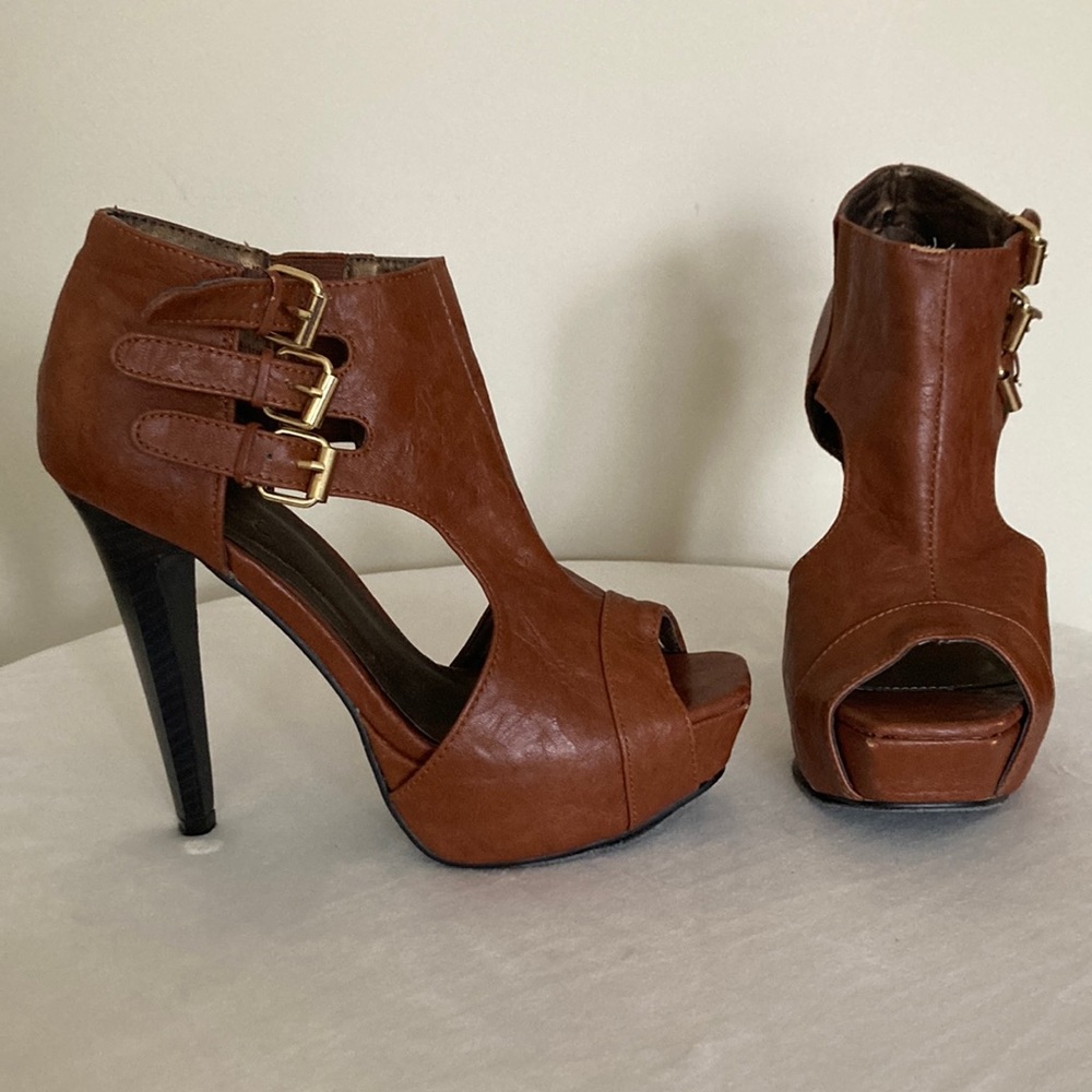 Qupid Ankle shoe heels Size 7